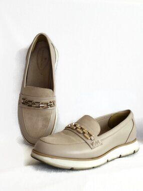 Size 7 Loafers - Bandolino - Chunky Shoes with Gold Hardware